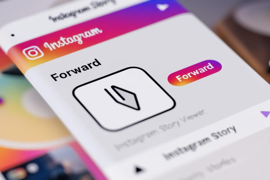 What Does the "Forward" Option on Instagram Stories Actually Do?